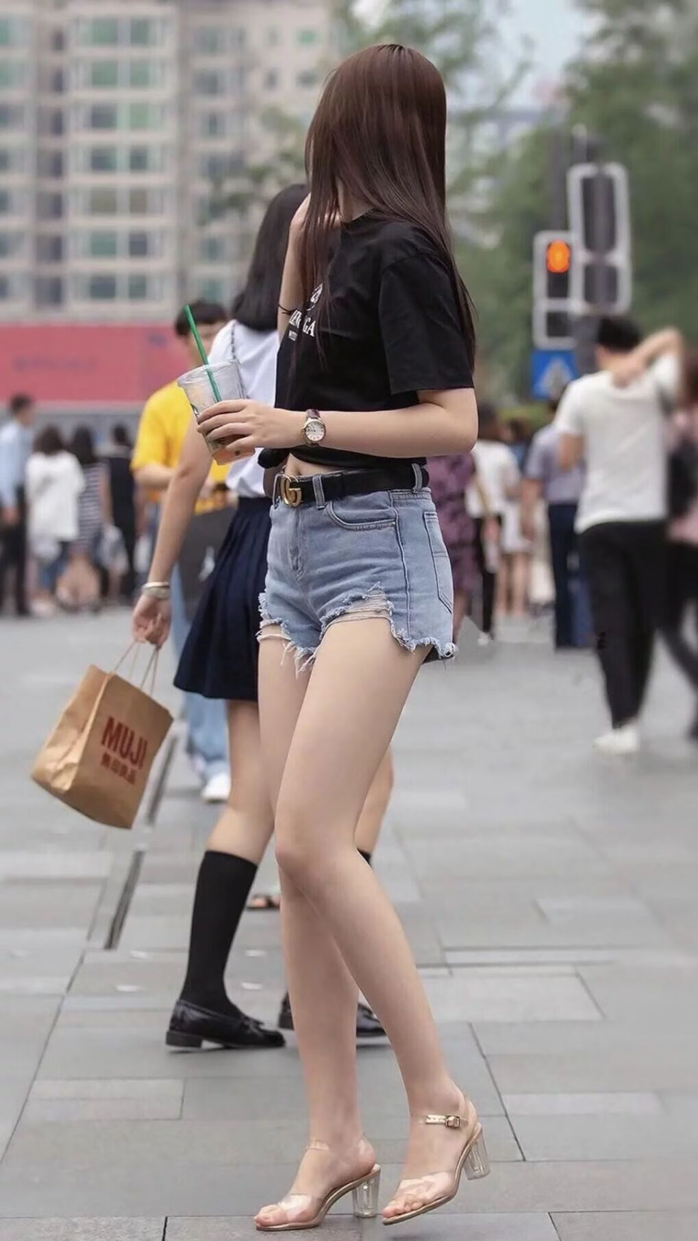 迷人的欧冠文化，全球球迷共襄盛举，欧冠球迷冲进球场