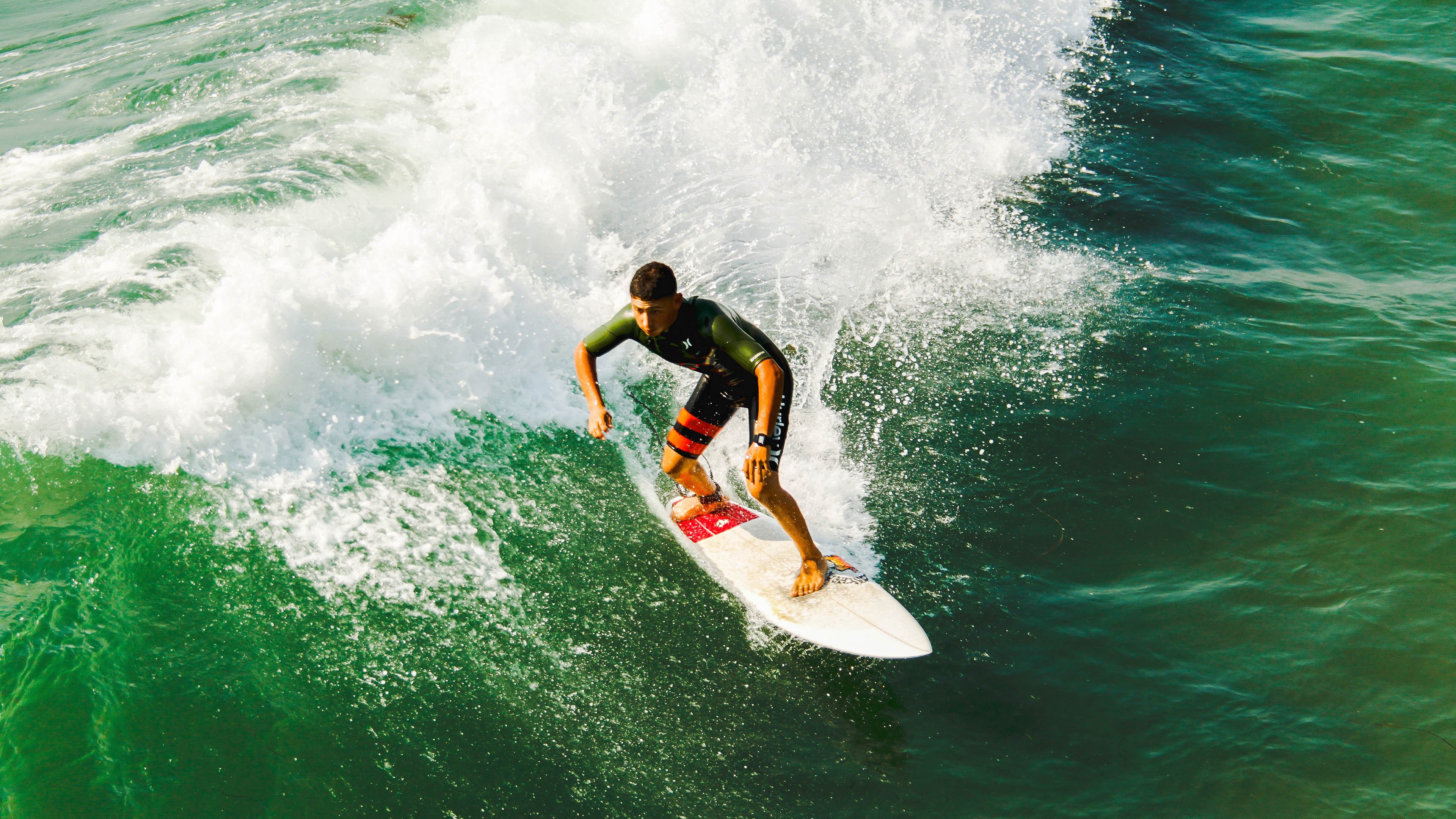 《新星崛起：年轻选手在电竞舞台闪耀》，新崛起的一颗新星